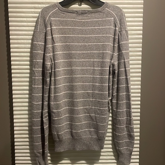 Men’s J. Crew V-Neck Sweater Size Small - Picture 3 of 4